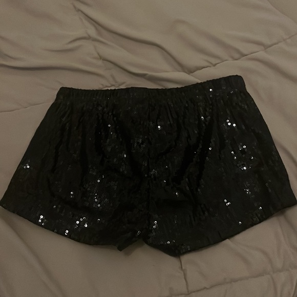 sequence shorts - Picture 2 of 2